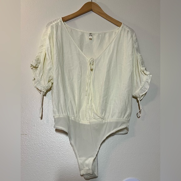 Intimately Free People — Cleo Draped Split Neck Short Sleeve Bodysuit - Picture 4 of 9